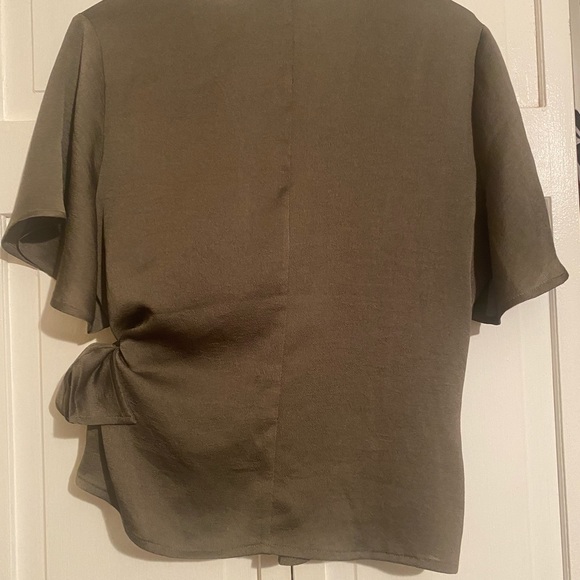 Olive green tie on the side express shirt - Picture 3 of 3